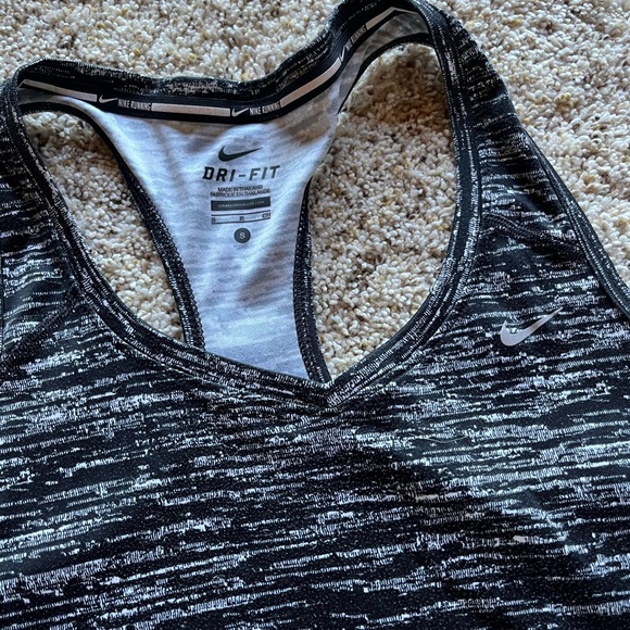 Nike tank top - Picture 2 of 2